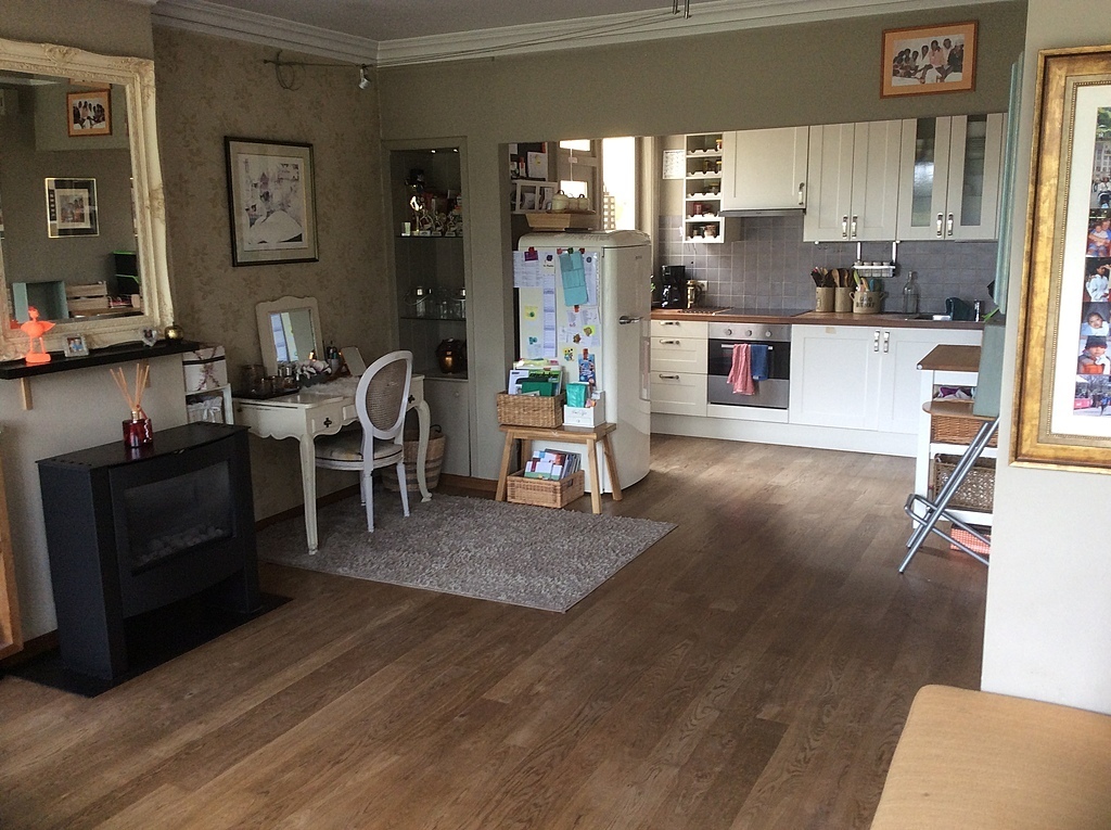 Living room, view towards the kitchen