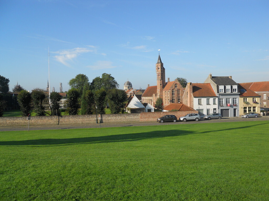 Our "bel-étage" house in the middle, yet in the city center but surrounded by green parks and trails