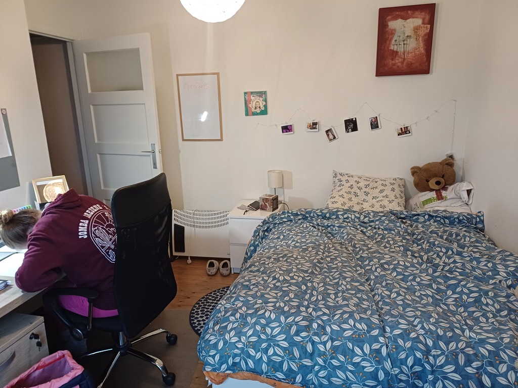 Bedroom of our oldest daughter Cien/ Chambre à coucher de Cien