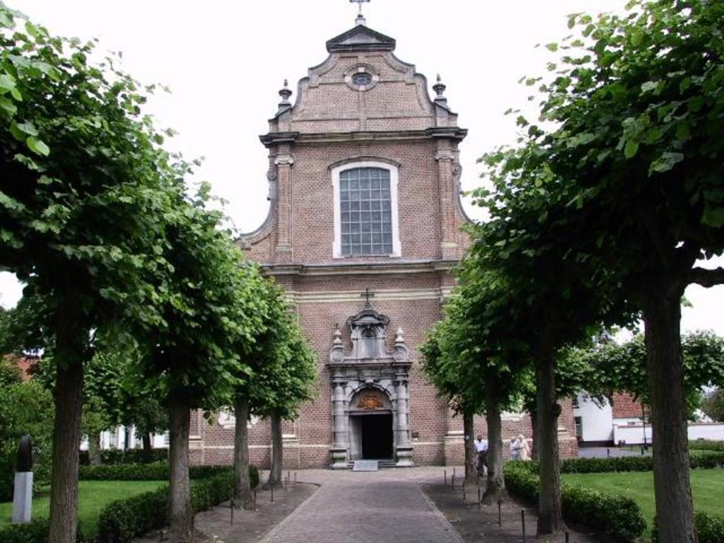 Ingang begijnhof Hoogstraten