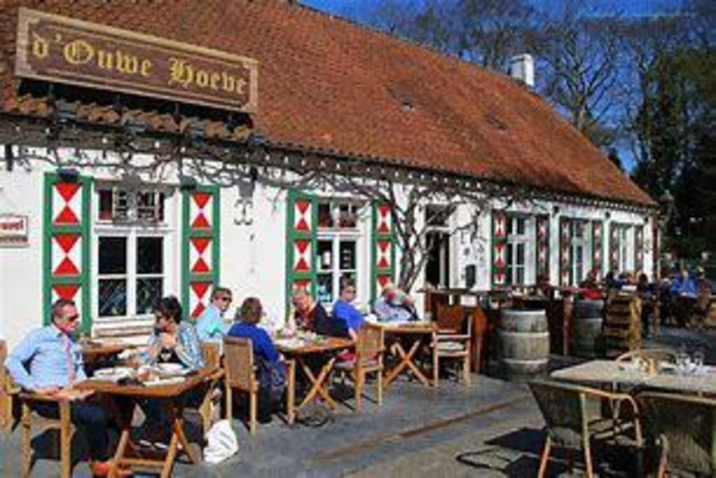 Beautiful village of Deurle at 5 km