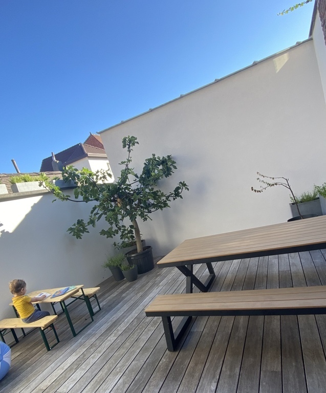 Groundfloor shadow terrace with bbq