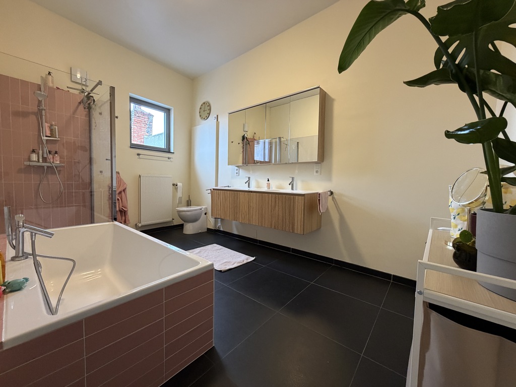 2nd floor - large bathroom with bath and shower