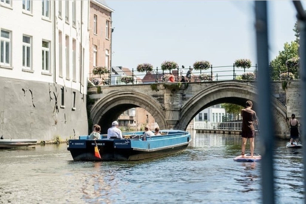 On the Dijle, that runs right behind our house, you can go for a boat tour!