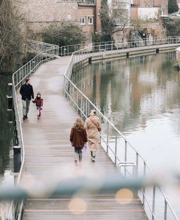 Dijlepad: walk along and on the water through our city.