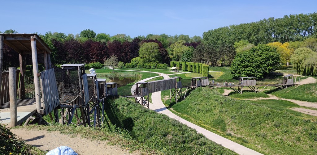 loopbrug in provinciaal domein ' Puyenbroeck'