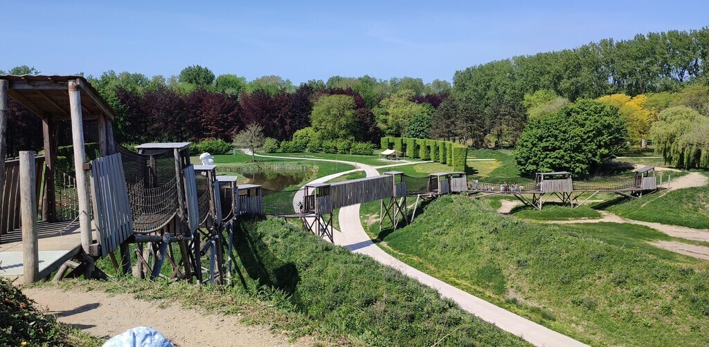 loopbrug in provinciaal domein ' Puyenbroeck'