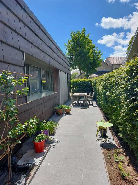 terrace (kitchen side)