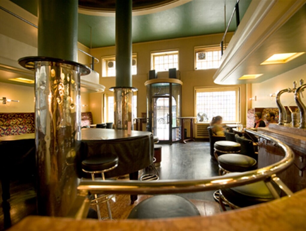 Art deco café l'Archiduc in Brussels