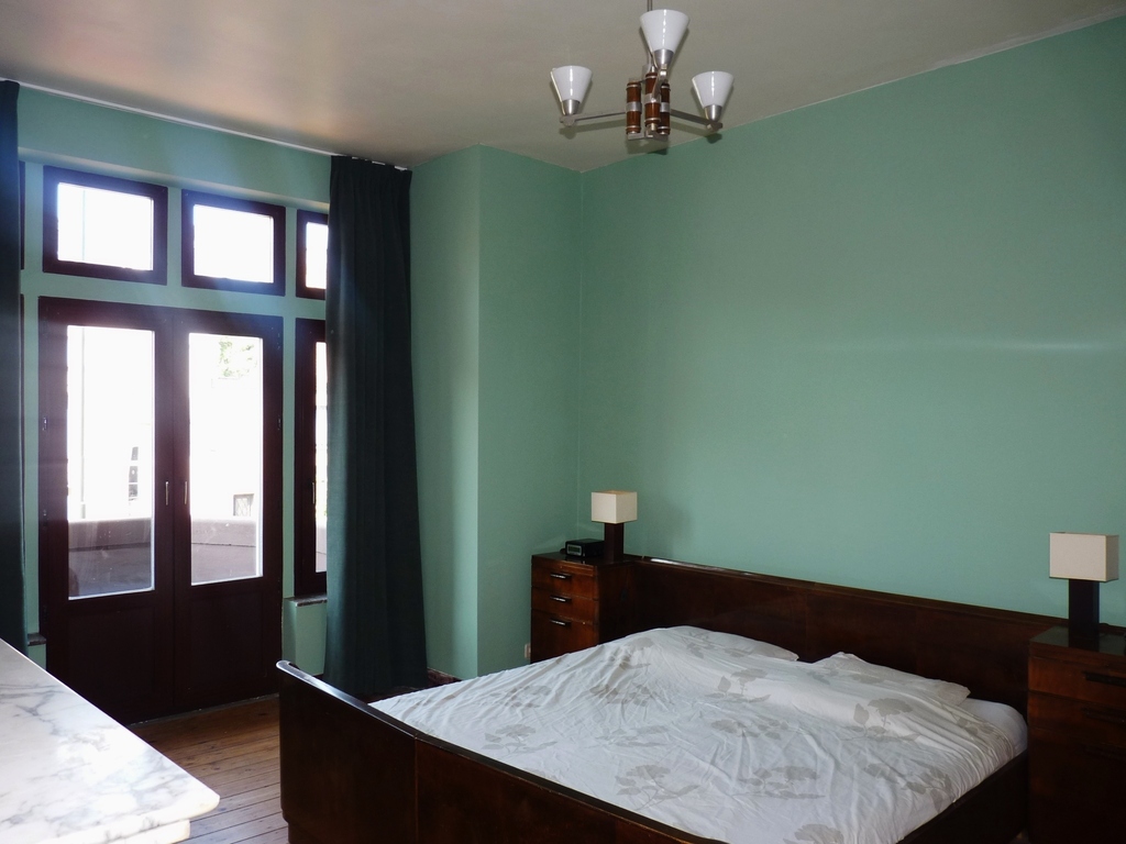 Master bedroom on 1st floor (bed 180 x 200 cm)