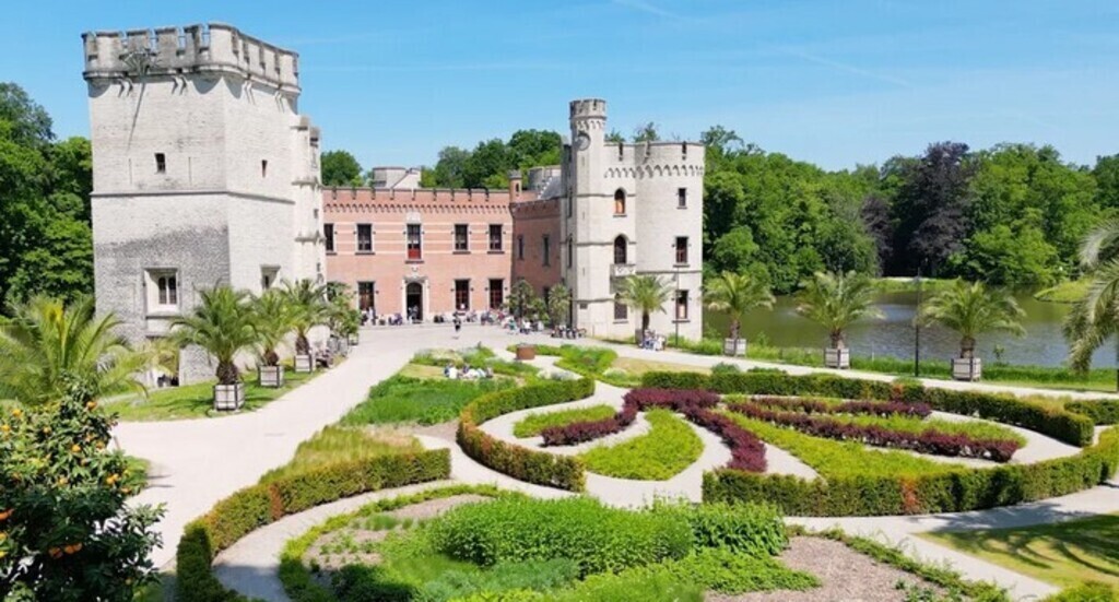 Botanical Garden in Meise (5 min.)
