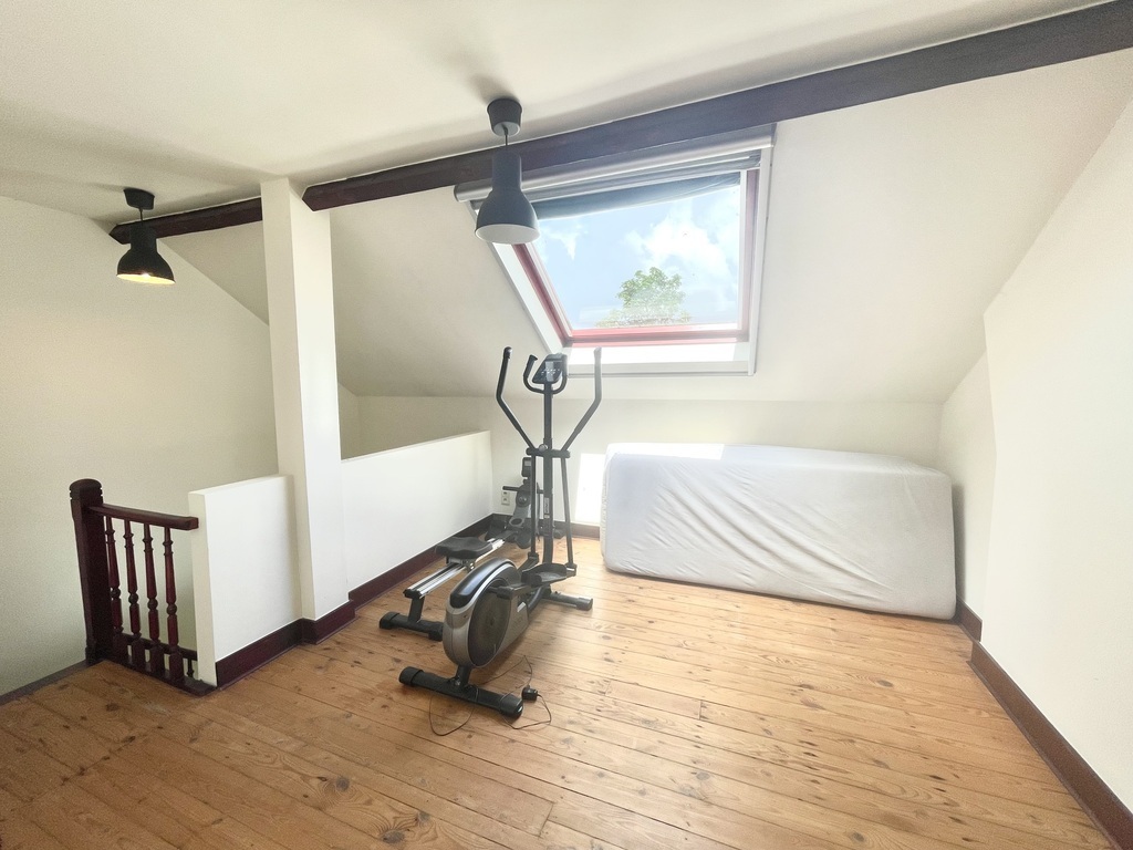 Mezzanine on 2nd floor 