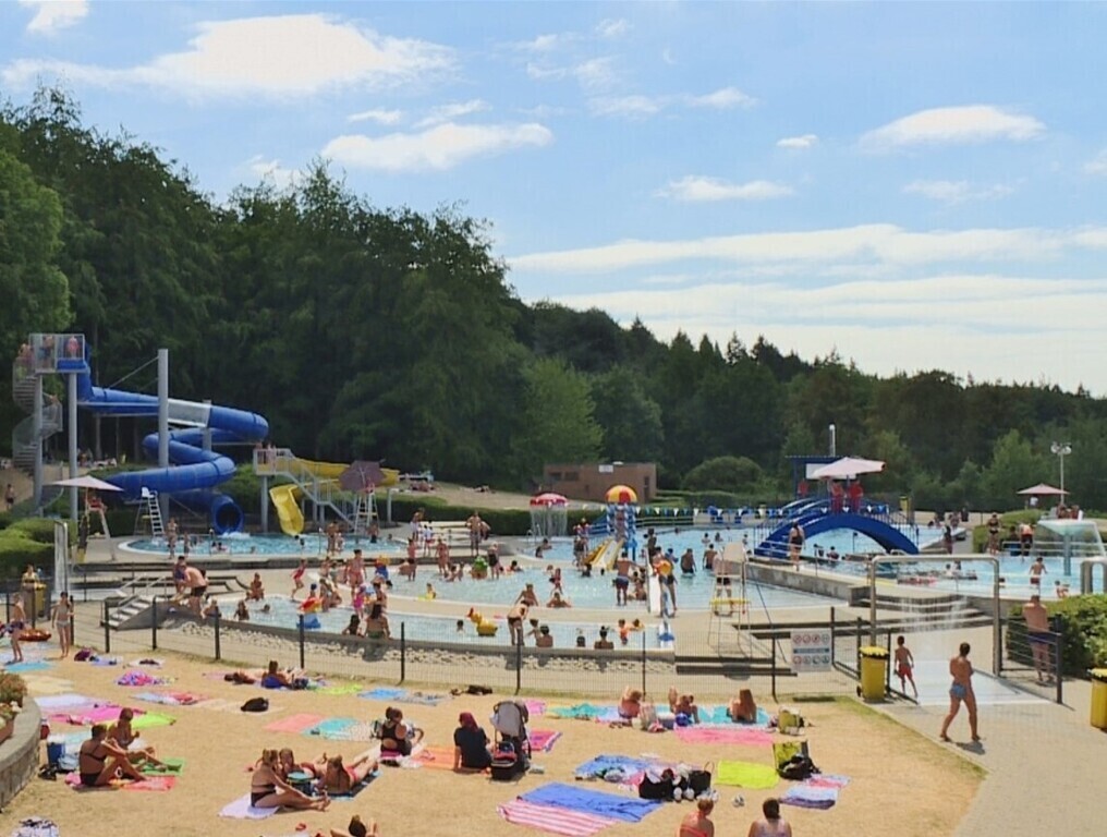 Huizingen: swimming pool, zoo, sports fields ... (20 min.)