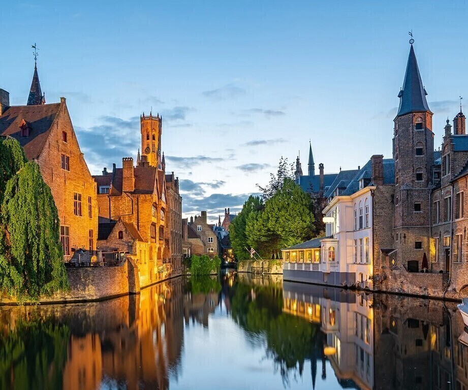 Bruges (1 h)
