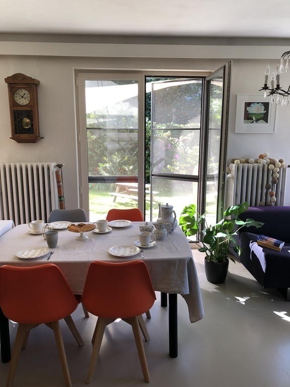 Dining room with direct entrance to the garden