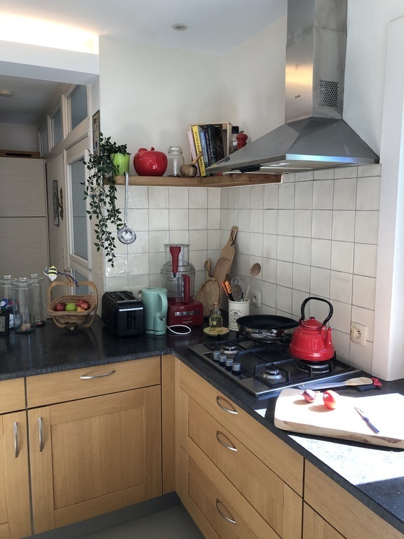 Fully equipped kitchen with gas burners, oven, microwave, dishwasher, fridge, ...