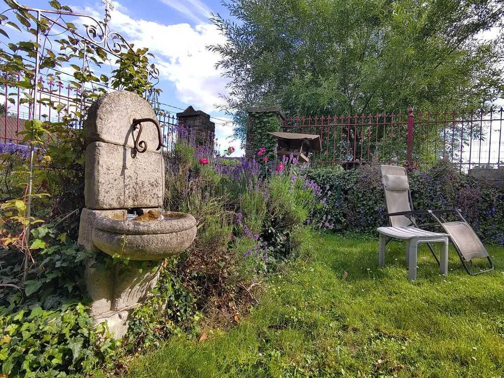 jardin avec fontaine