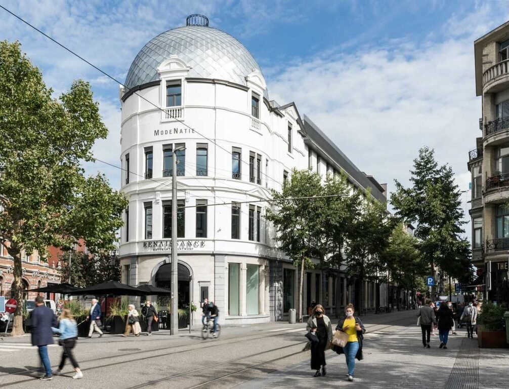 Antwerp lives fashion and had an international school of fashion as well as a fashion museum.