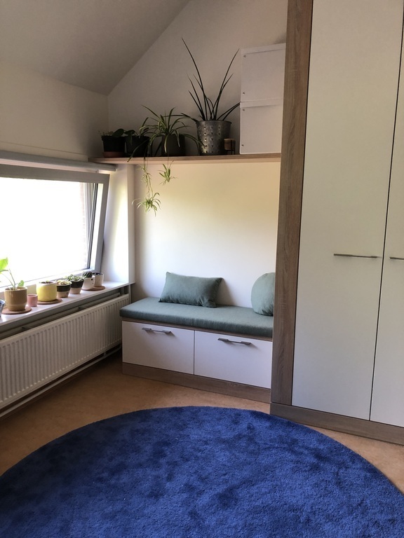 Cosy bench in the separate bedroom.