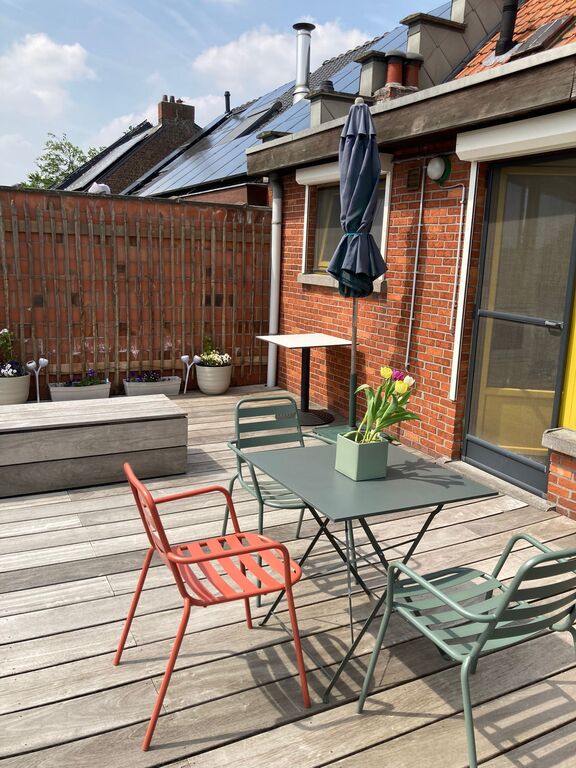 Lovely place for breakfast in the sun. Roof terrace