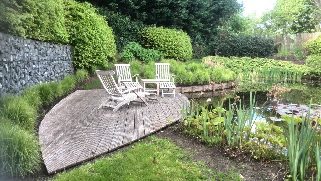 Beautifull house with big garden and pond to relax 