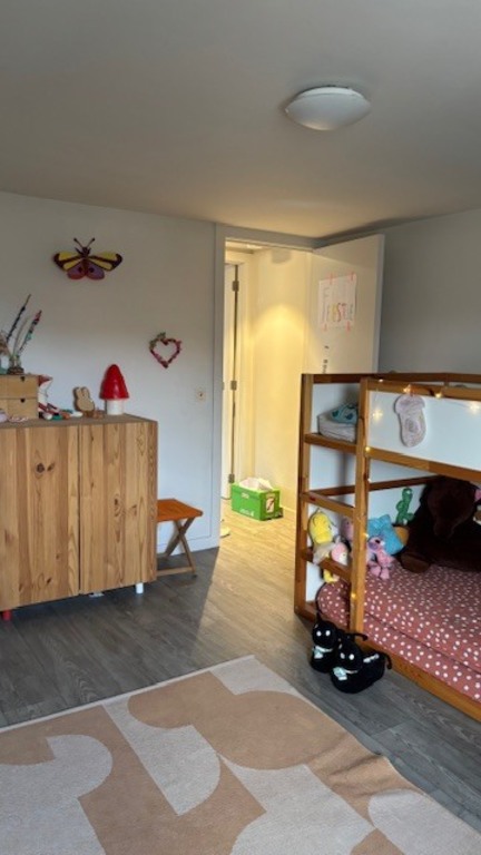 kinderkamer 2
Ruime kamer met éénpersoonsbed met onderin nog mogelijkheid tot slapen van extra persoon (matras voorzien)