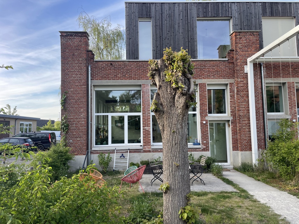 Entrance and private garden