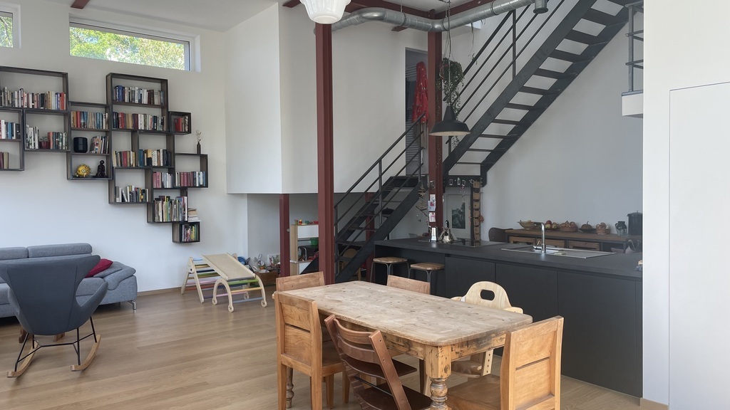 Livingroom and kitchen