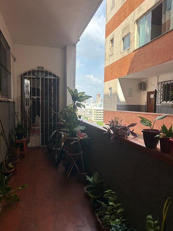 Entradinha, prédio antigo charmoso e ventilado.