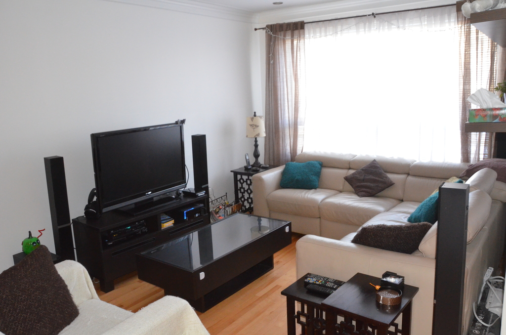Ground floor: Living room with TV 