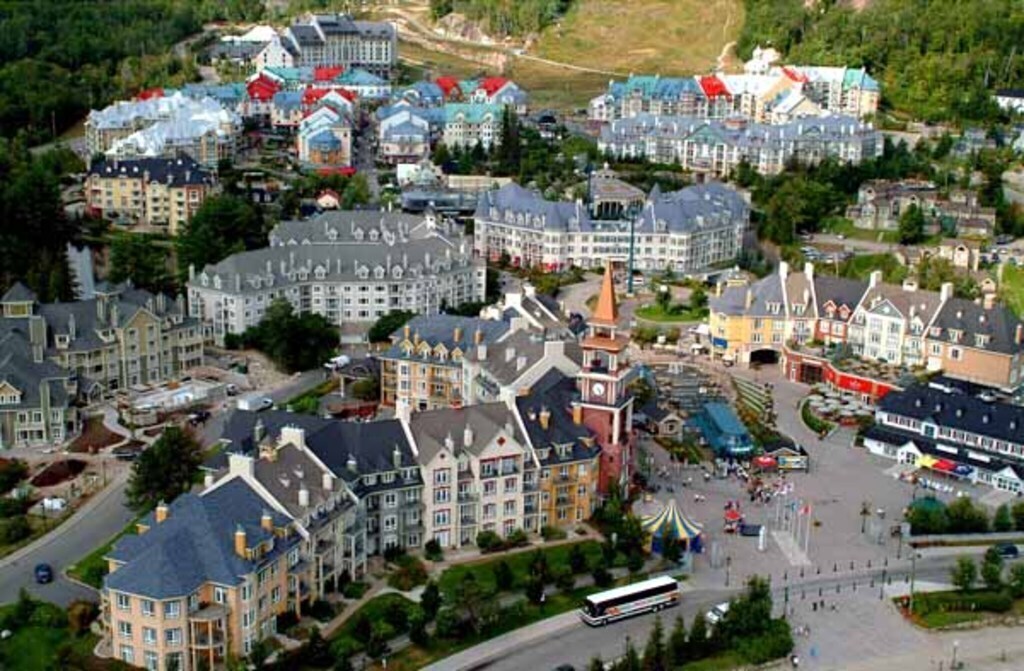 Nearby attractions: Mont-Tremblant village 20 minutes from the country house and 1h30 from Montreal
