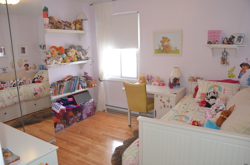 1st floor;  Youngest daughter's bedroom (sleep 2) (truckle bed - lit gigogne)