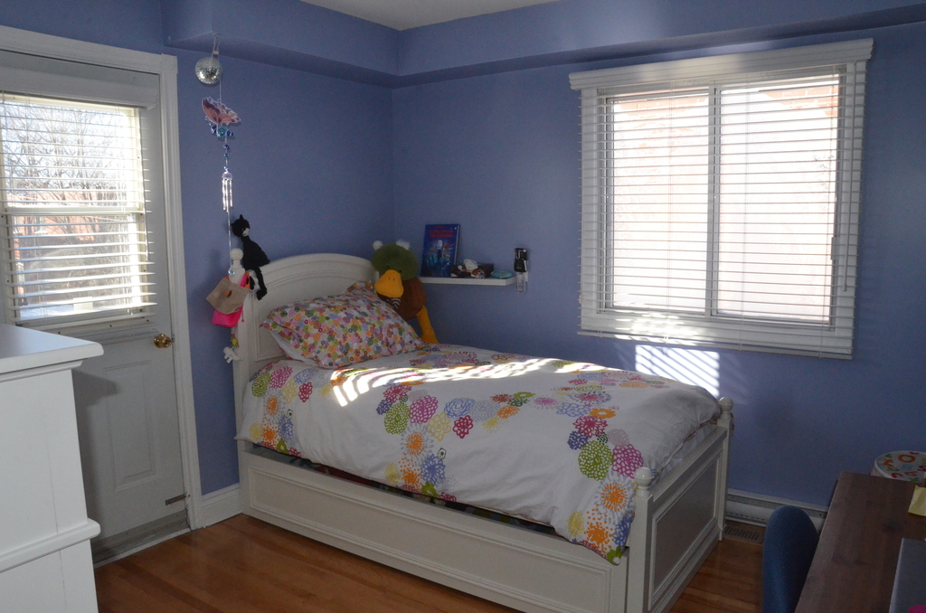 1st floor;  Oldest daughter's bedroom (sleep 2) (Trundle bed - Lit tiroir)