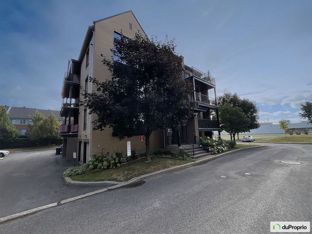 Situé au bout de la rue avec les fenêtres plein Sud