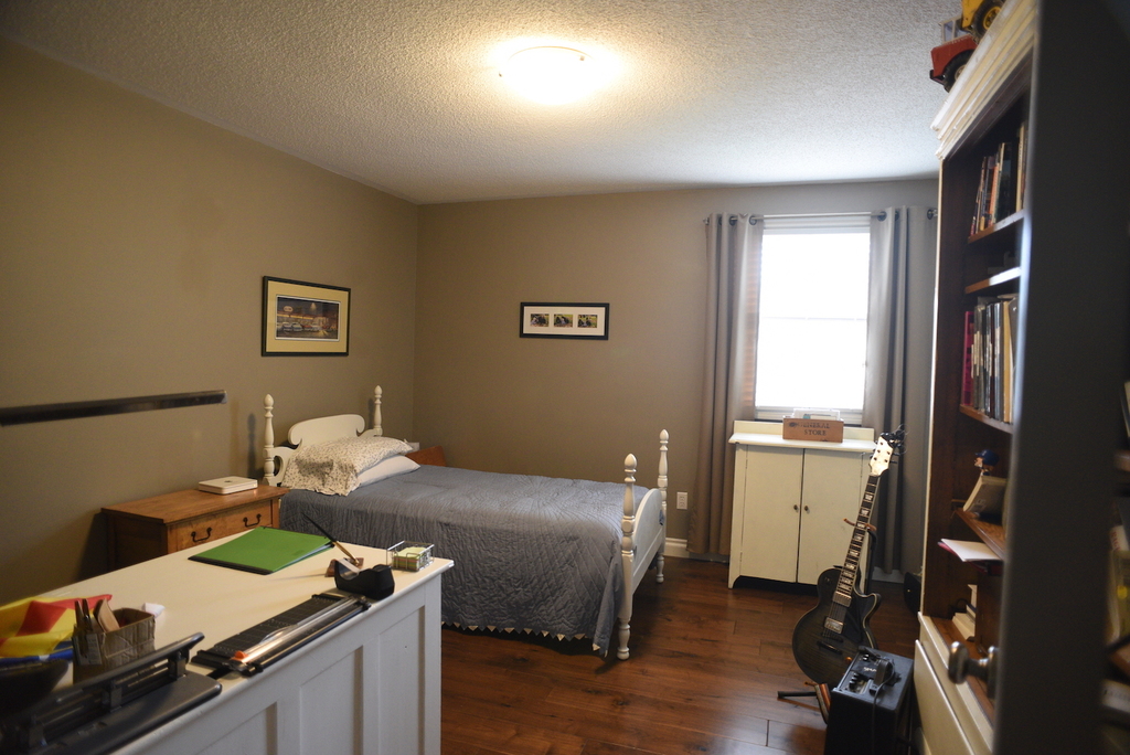 Second bedroom with desk and single bed.