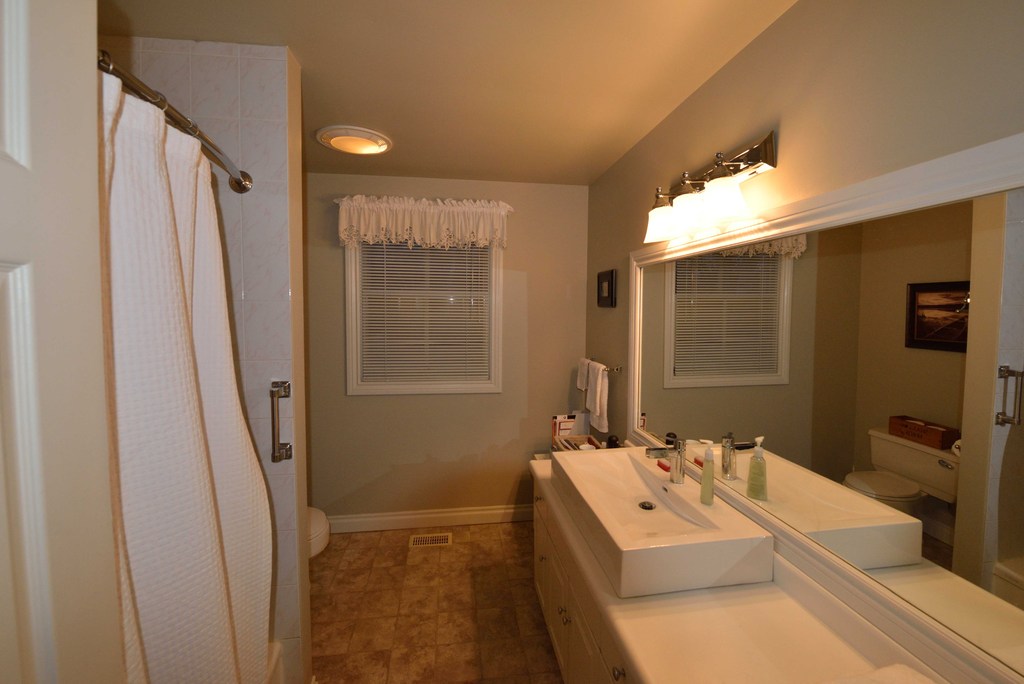 Upstairs family bathroom