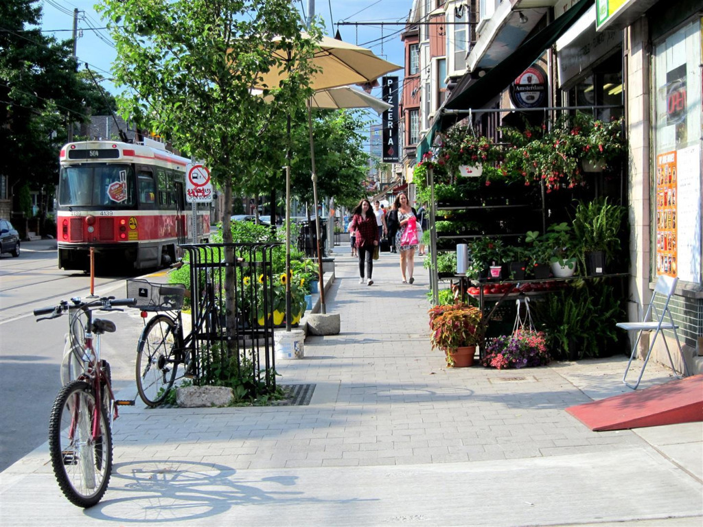 Roncesvalles Village