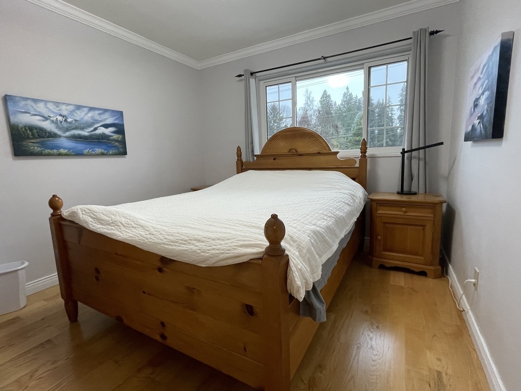 Second bedroom, with a queen sized bed, 200 cm by 150 cm