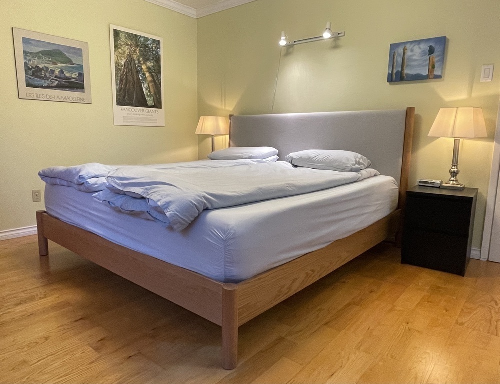 Largest bedroom, with King-sized bed, 200 cm by 180 cm, and private bathroom with a bathtub, shower, sink and toilet.