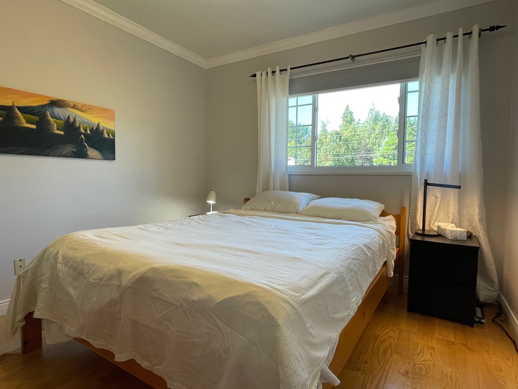 Third bedroom with a queen sized bed, 200 cm by 150 cm