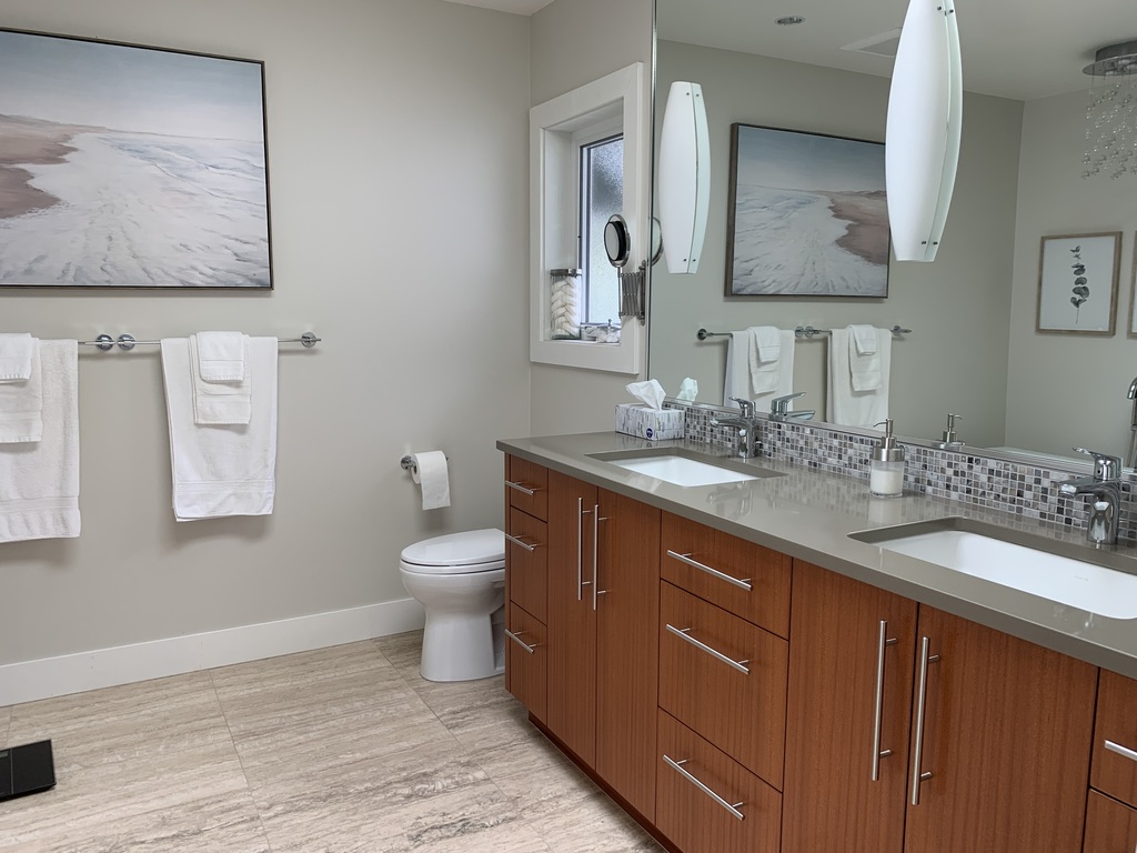 Primary bedroom - ensuite bathroom