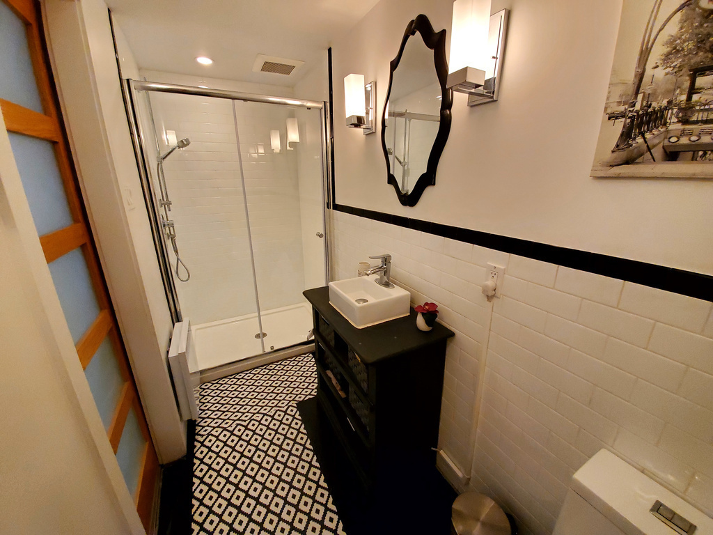 Bathroom basement / Salle de bain sous-sol