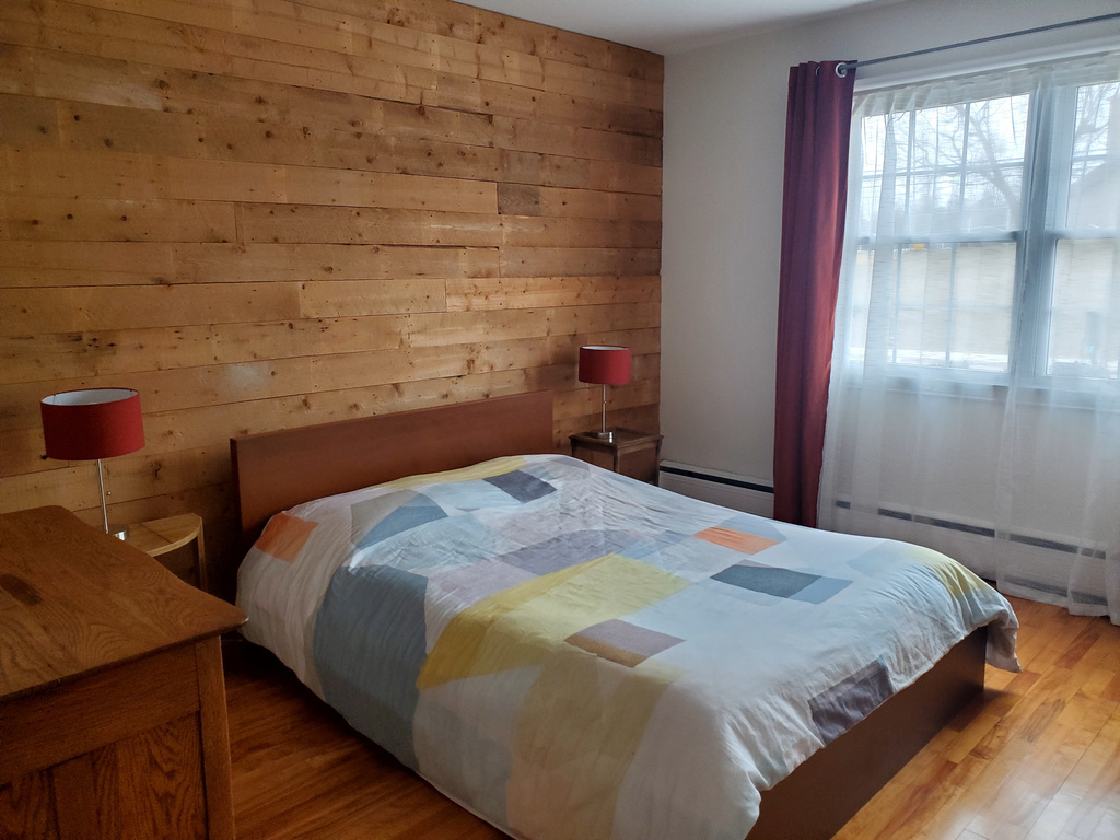 Master bedroom / Chambre principale