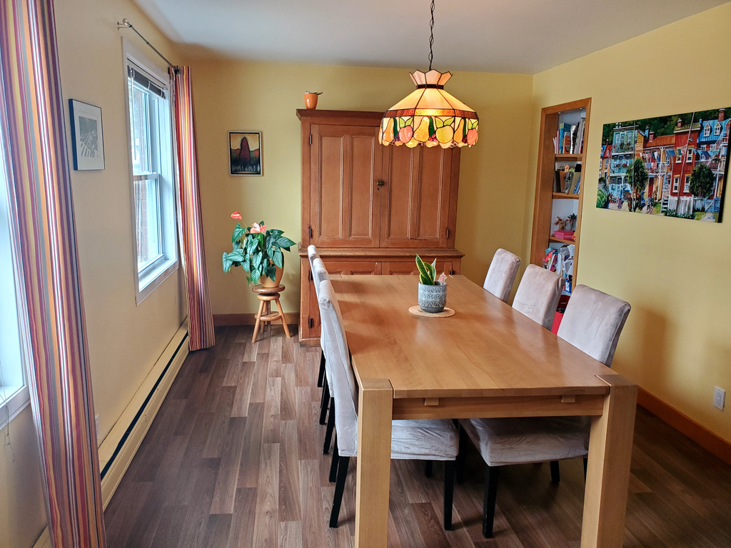 Dining room / Salle à manger