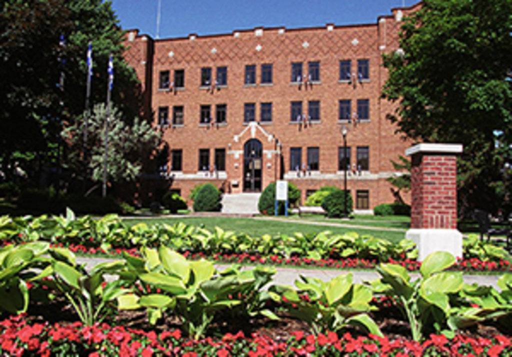 Sainte-Therese City Hall / Hôtel de ville de Sainte-Thérèse