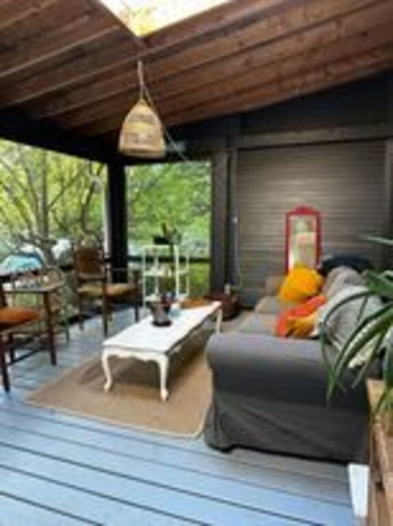 Screened in porch. 