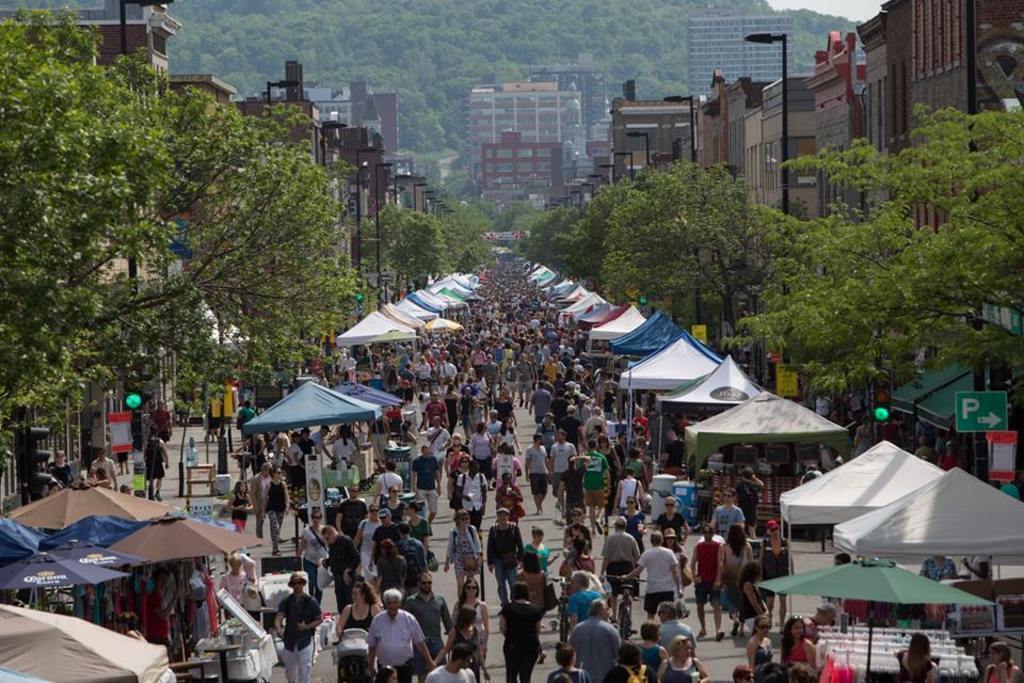 Avenue Mont-Royal market days during summer