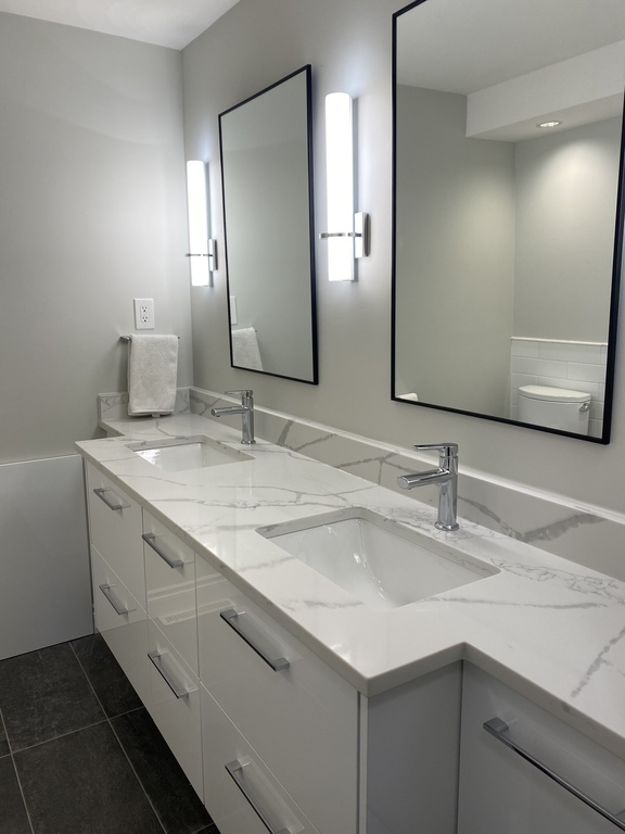 Main floor bathroom, new in April 2021