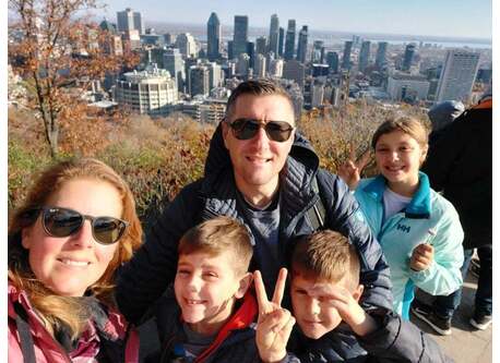 Montreal's belvedere down-town sight - belvédère sur le centre-ville de Montréal