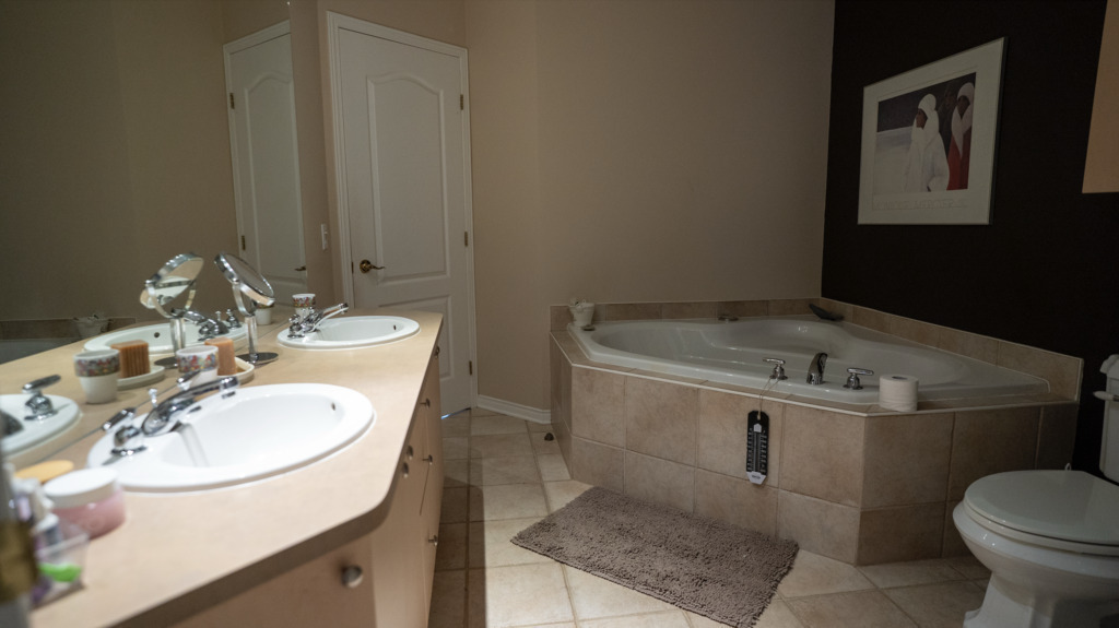 second floor full bathroom